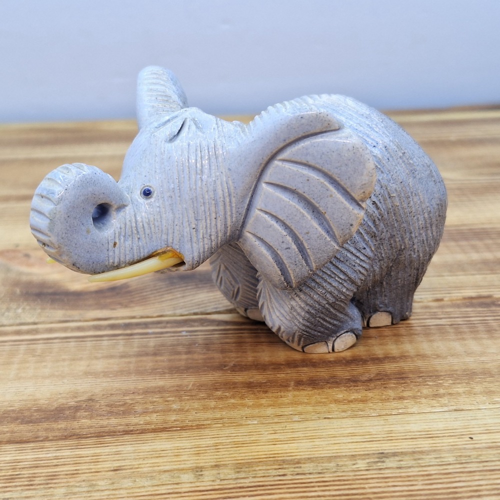 Artesania Rinconada Classic‎ Hand Carved Elephant Uruguay Retired